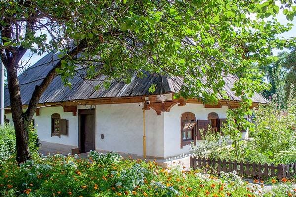 Територія музею-садиби Івана Котляревського  в Полтаві